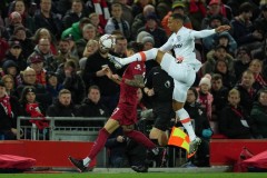 阿森纳球迷嘲讽下澳波球员冷静回应，球场插曲见证自信风采